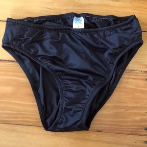 VENUS mid-rise hipster bikini bottom.